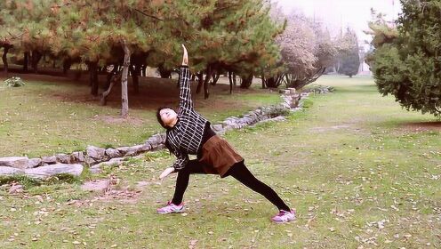 晨起十分钟伸展，焕发身心活力，迎接美好新一天