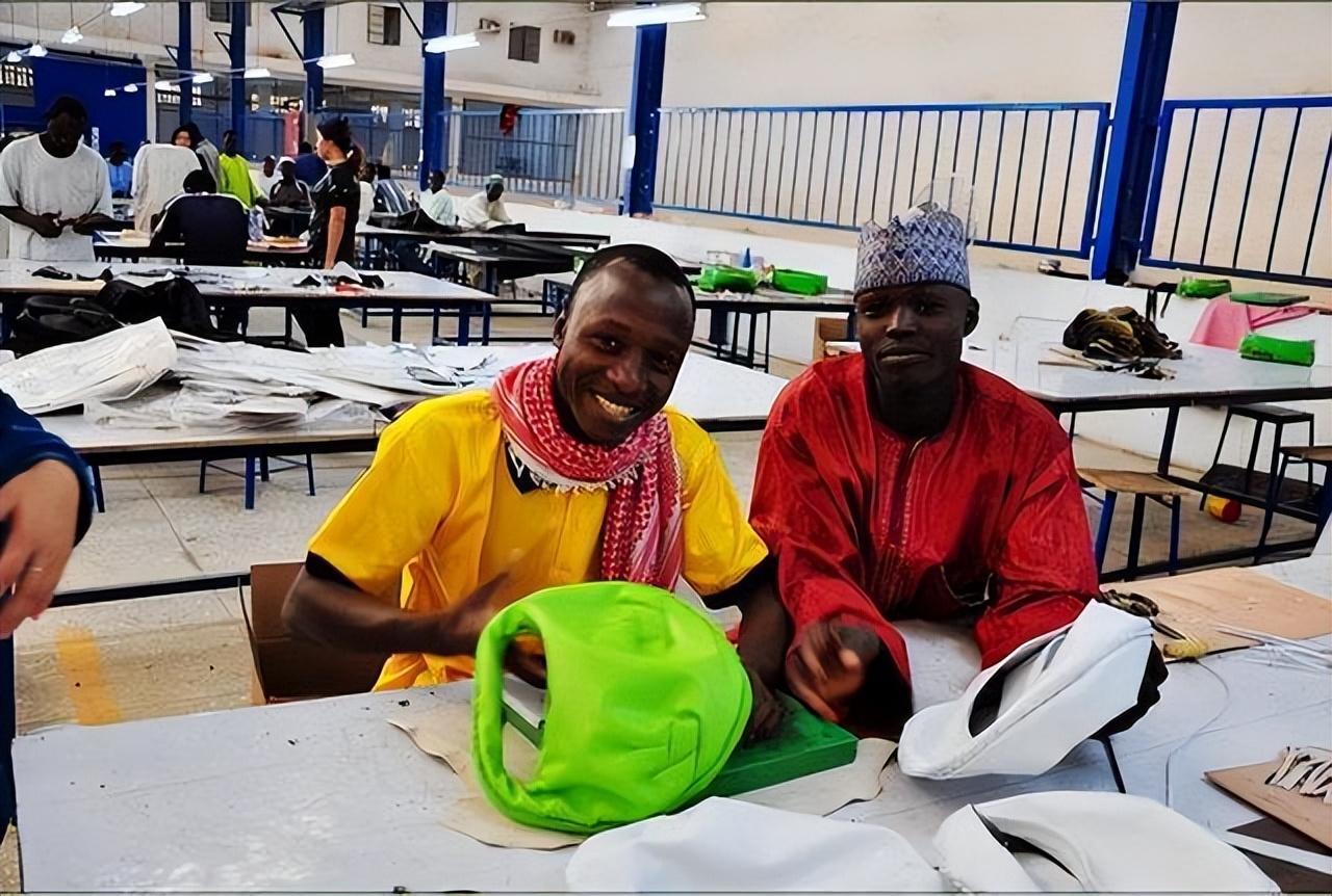 陌生消息的悸动，紧张与期待的交织体验